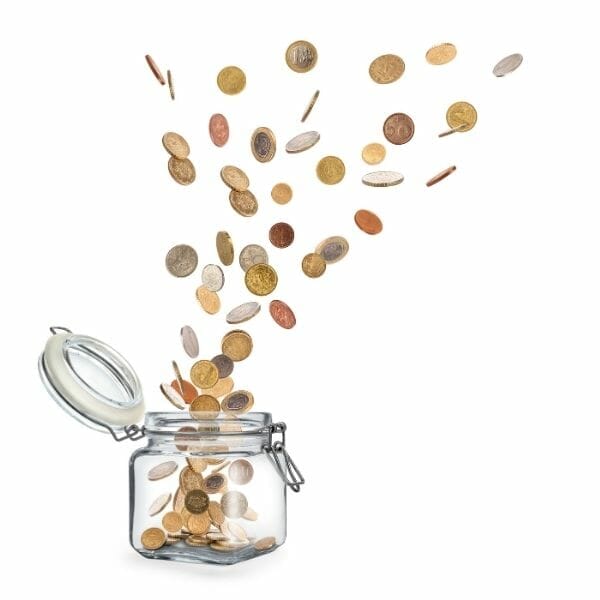 Geld fliegt aus Dose