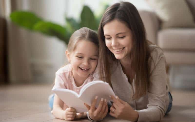 Als Babysitter Geld bar auf die Hand verdienen